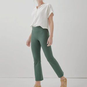 On The Go-To Cropped Bootcut Legging - Dark Forest
